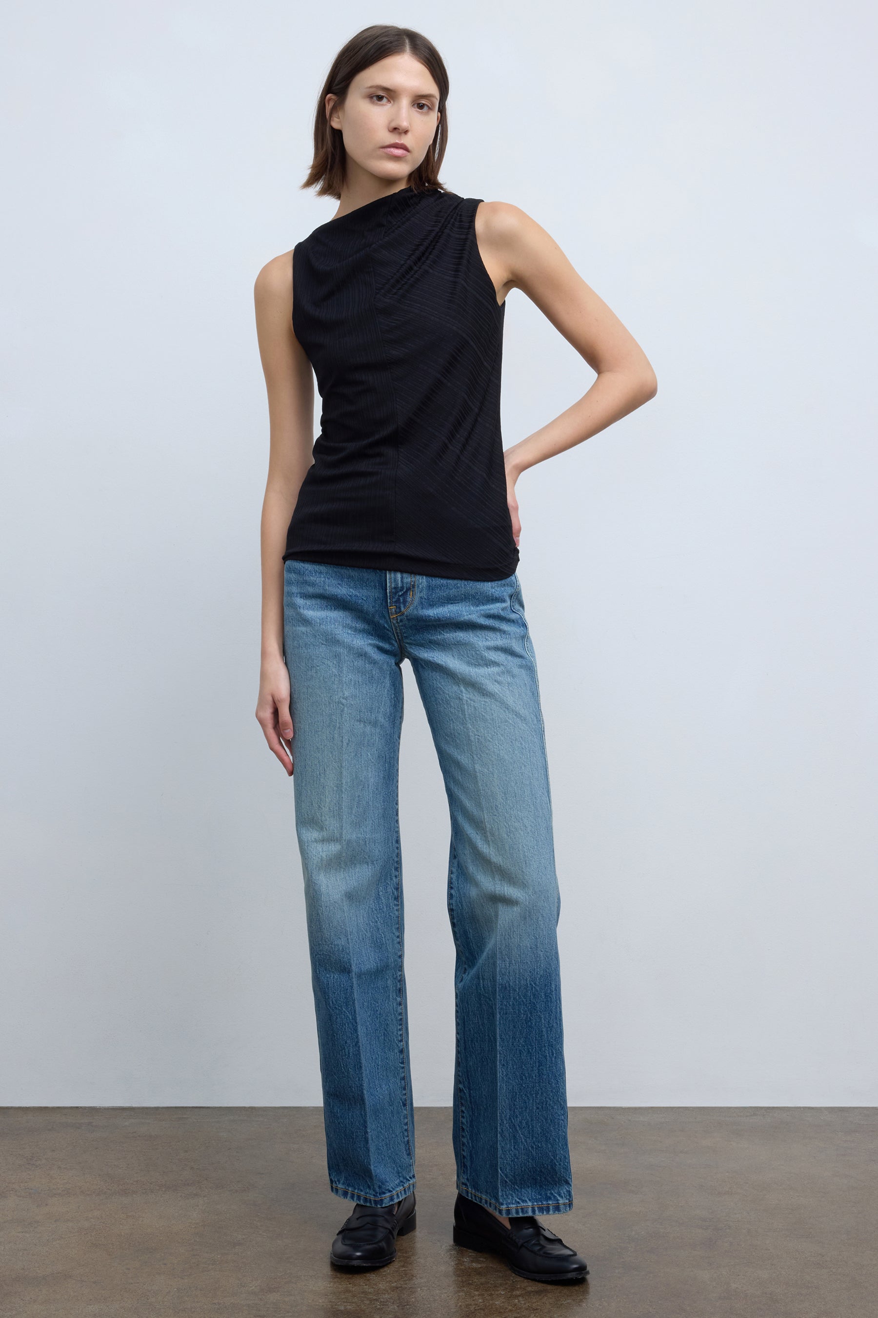 toga タンクトップ The Toga Asymmetrical Tank Top in Black – RÙADH