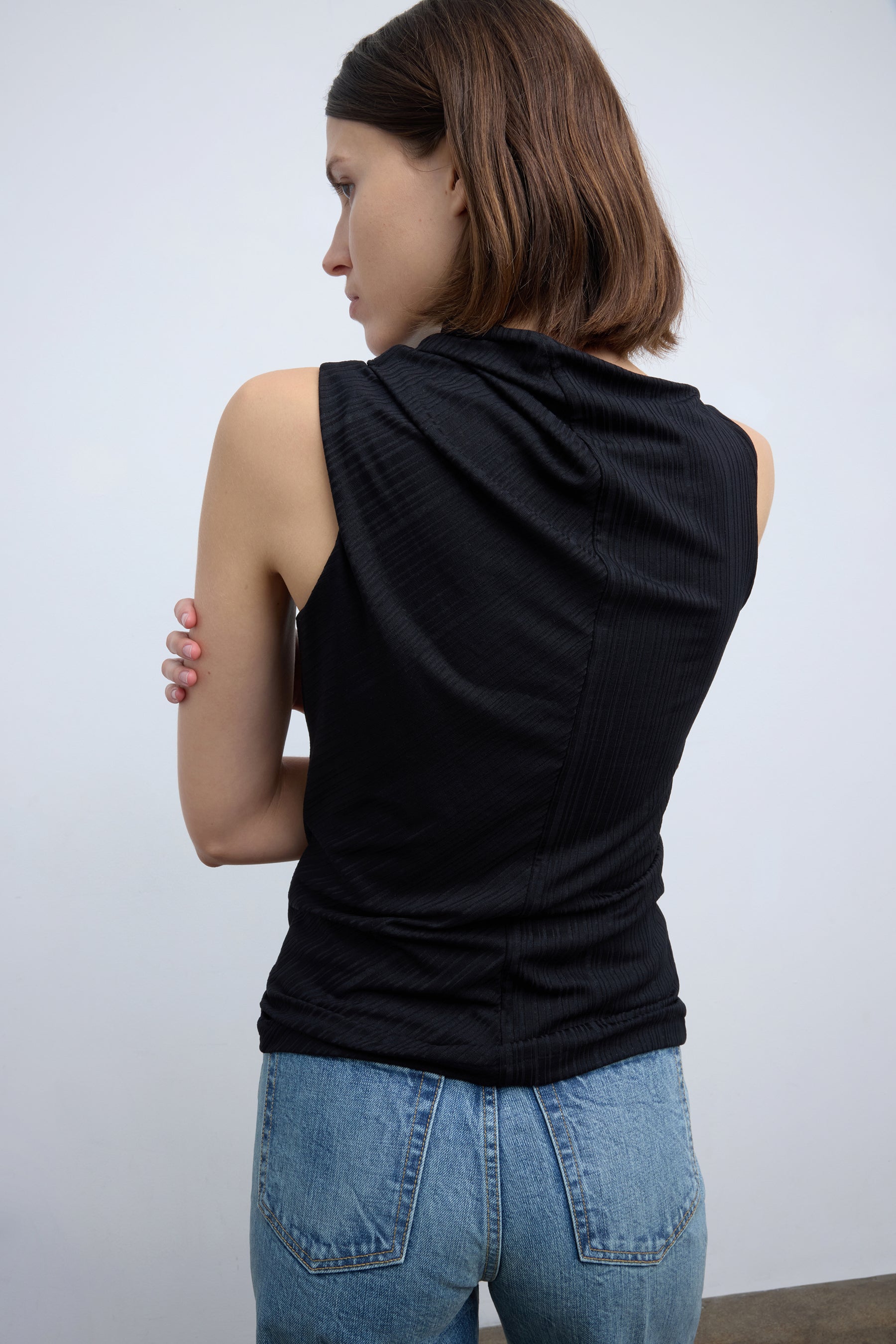 The Toga Asymmetrical Tank Top in Black – RÙADH